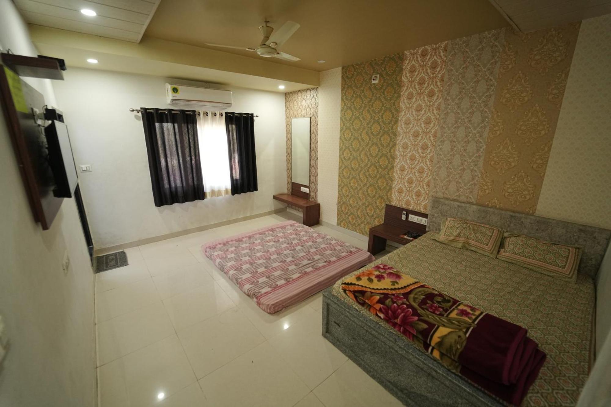 Hotel Pawar Palace And Restaurant Kelwa  Exterior foto