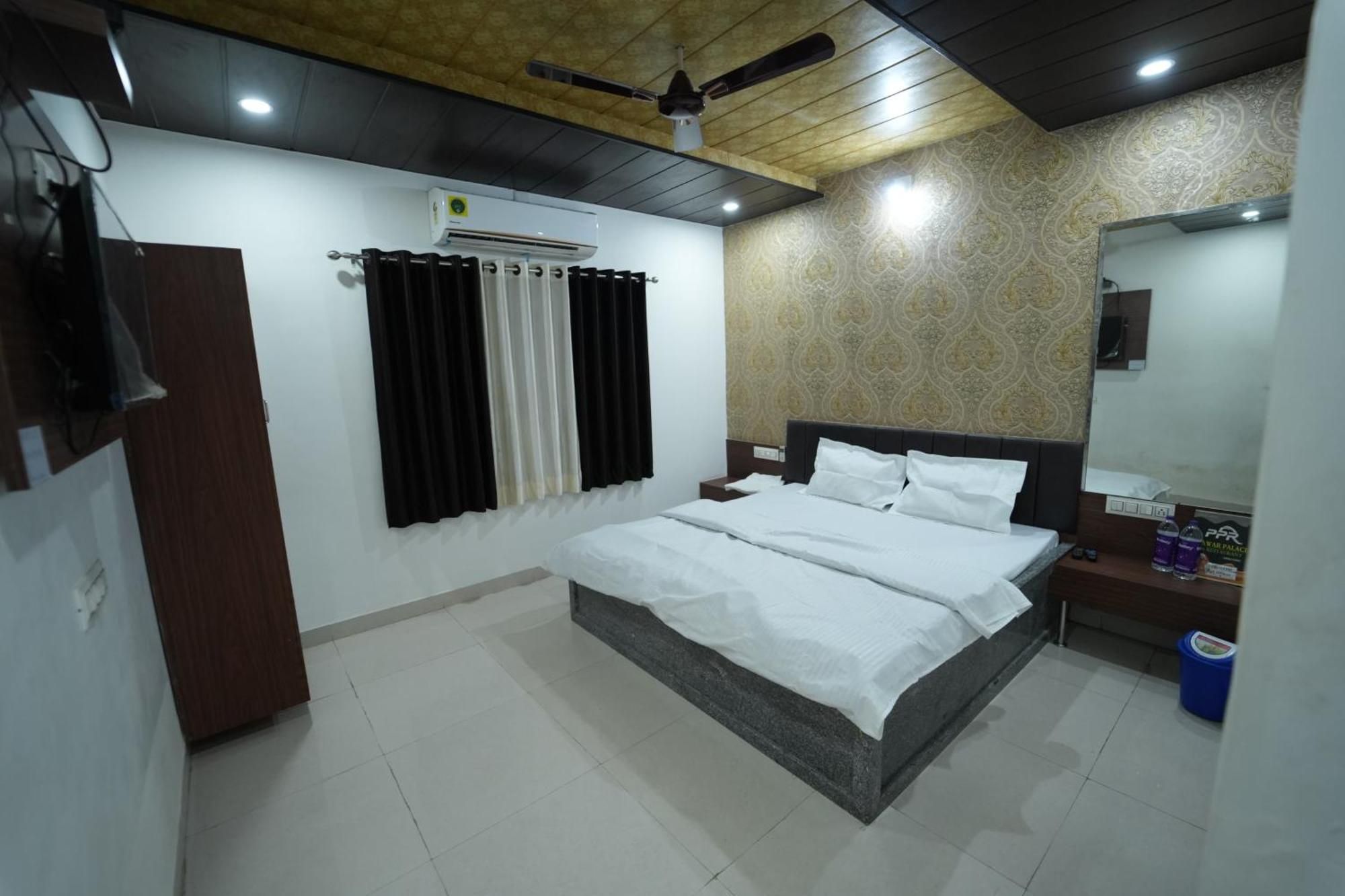 Hotel Pawar Palace And Restaurant Kelwa  Exterior foto